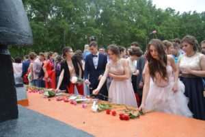 Для всех выпускников школ Артемовского городского округа состоялся общегородской выпускной