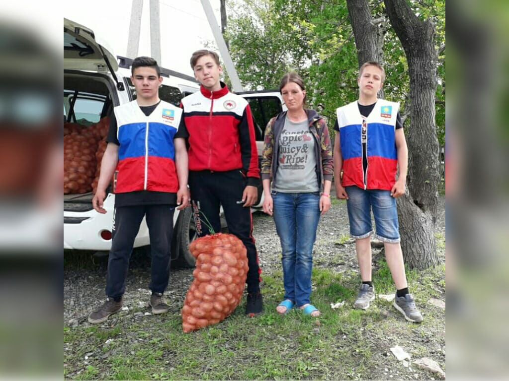 В рамках проекта «Российское село» Партии «Единая Россия», были бесплатно развезены и розданы мешки с картофелем.