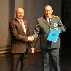 Сотрудники пожарной охраны получили награды Думы Артемовского городского округа.