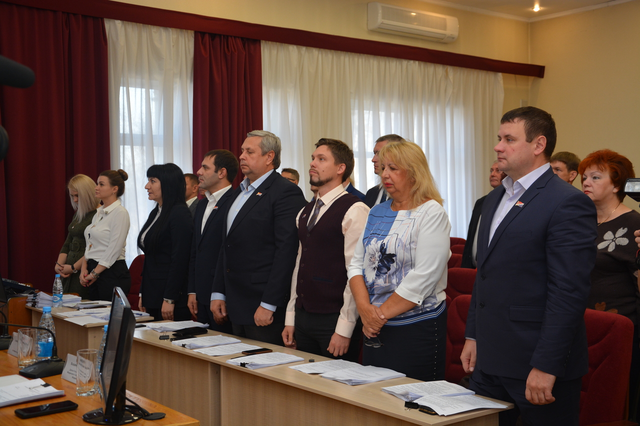 Внеочередное заседание Думы Артемовского городского округа, на котором депутаты рассмотрели 30 вопросов.