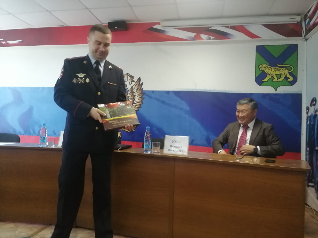 Полковник полиции Эдуард Михайлович Хавабу представил сегодня назначенного на должность начальника отдела МВД по городу Артему