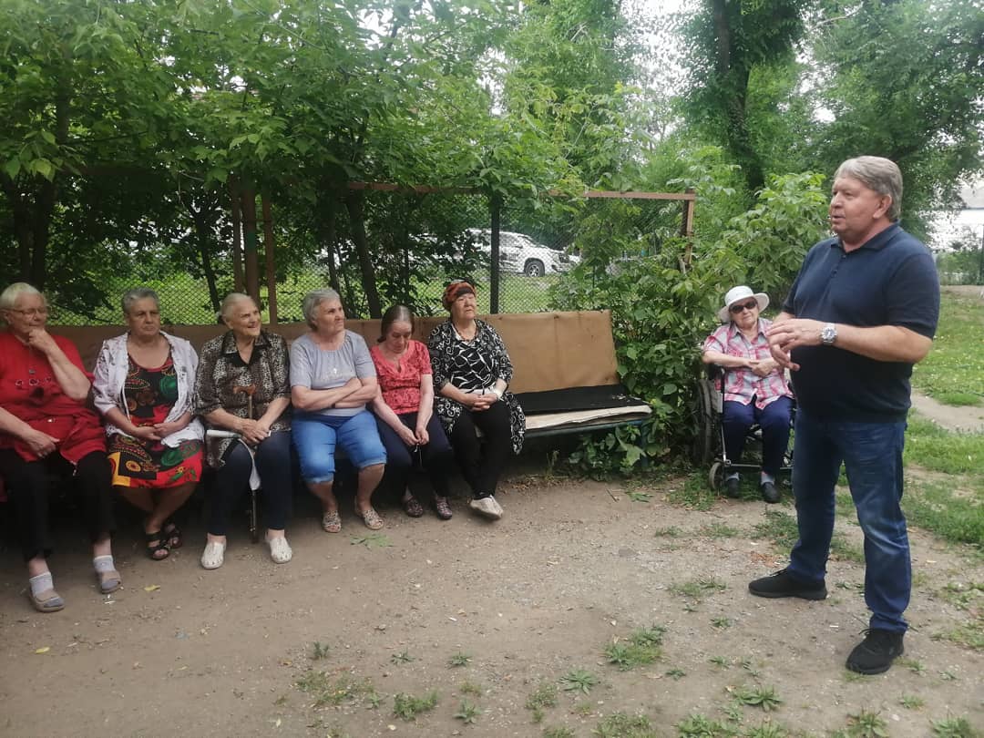 Встреча Анатолия Баделя с жителями домов ул. Фрунзе, 67, 69. | 17.07.2021 |  Артём - БезФормата