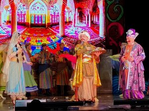 Доброй новогодней традицией для артёмовцев стали детские сказочные спектакли