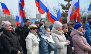 Депутаты Думы поздравили жителей Артема с «Крымской весной»