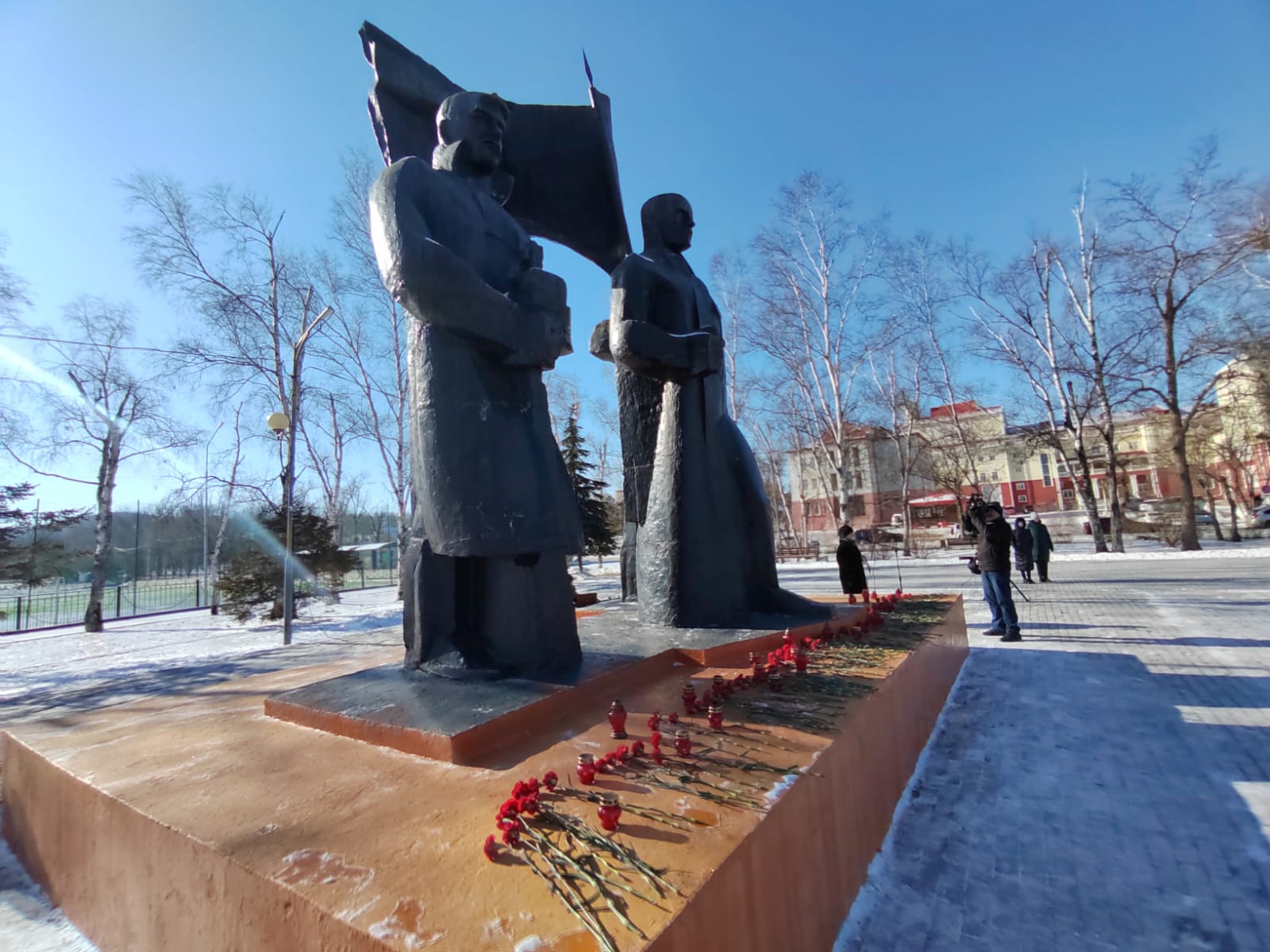 Торжественная церемония возложения цветов, посвящённая Дню Неизвестного Солдата, состоялась сегодня на мемориале воинам-артемовцам, погибшим в годы Великой Отечественной войны