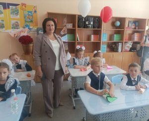 С Днем знаний школьников Артема поздравили депутаты Думы Артемовского городского округа