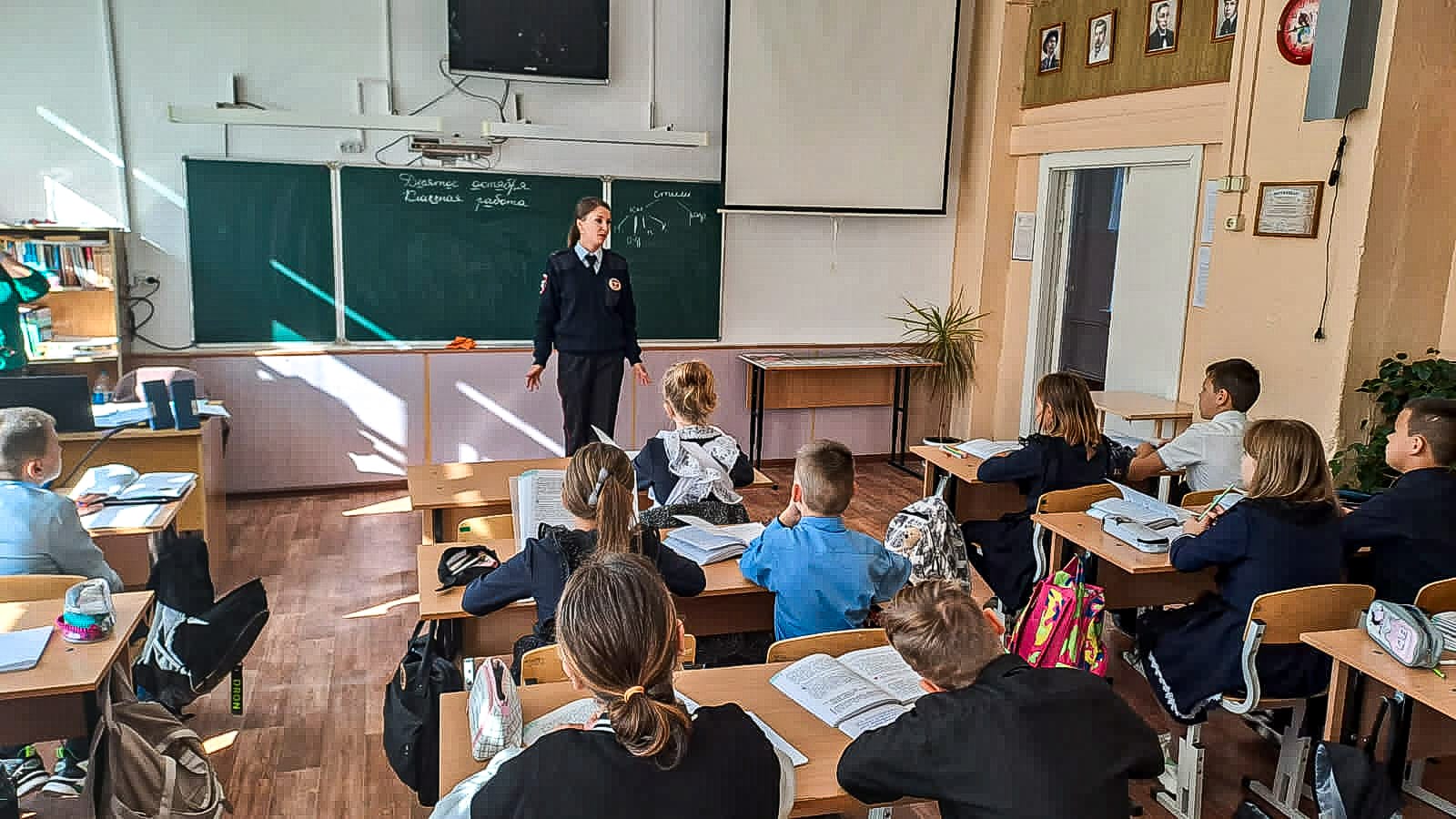 В Артеме Приморского края сотрудники Госавтоинспекции участвуют в  социальном проекте «Расскажи родителям» | 01.11.2023 | Артём - БезФормата