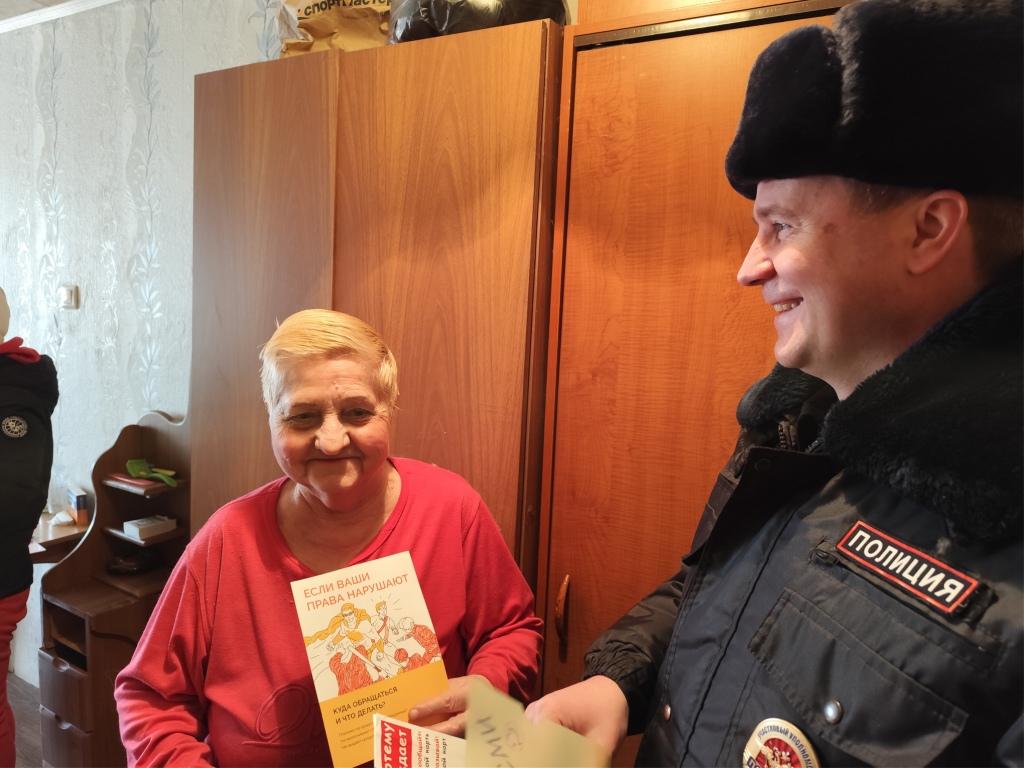 В Артеме Приморского края участковые уполномоченные полиции проводят профилактические мероприятия в рамках социального проекта «Забота»