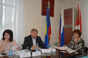 На заседании постоянной комиссии Думы Артемовского городского округа депутаты рассмотрели 11 вопросов по социальной политики и делам молодежи