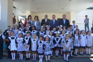 Депутаты поздравили школьников с Днем знаний