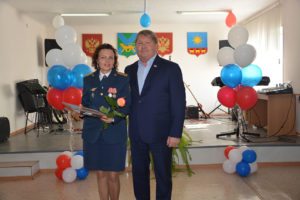 Председатель Думы Анатолий Бадель поздравил сотрудников колонии № 20 с 60-летием