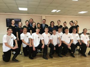 Спикер местного парламента вместе с председателем Законодательного Собрания Приморья посетил хореографическую Гимназию в посёлке Заводском.