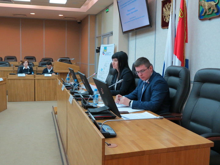 Депутат Думы Зарина Фардзинова приняла участие в заседании совета молодых депутатов Приморского края.