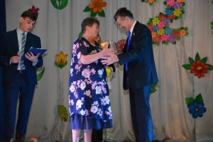 Валерий Пусяк вручил награды от Думы округа в честь 25-летия Дома культуры «Любава».