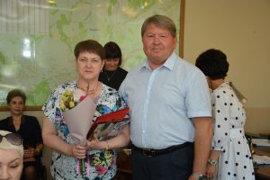 Председатель Думы Артемовского городского округа Анатолий Бадель поздравляет  предпринимателей  округа с профессиональным праздником.