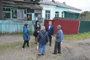 Председатель Думы Артёмовского городского округа Анатолий Бадель принял участие во встрече с жителями ул.Куйбышева.