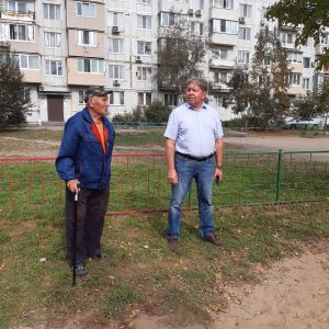 Спикер местного парламента Анатолий Бадель осмотрел состояние муниципальных детских площадок.