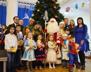 220 детей приняли участие в новогодней ёлке