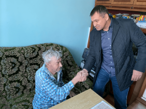 «Для меня честь познакомиться с таким великим человеком!»- говорит депутат Дмитрий Чукмасов о герое