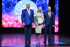 Прекрасная половина жителей Артемовского городского принимает поздравления