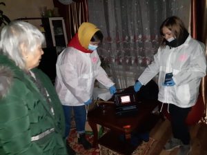 В Артёме оказывают помощь людям, оказавшимся в трудной ситуации из-за ледяного коллапса