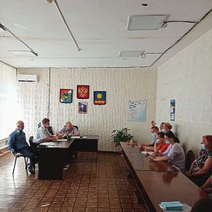 25 июня состоялась встреча депутатов Думы АГО Юрия Рыбака и Олега Ледовских с жителями ТУ «Заводской».