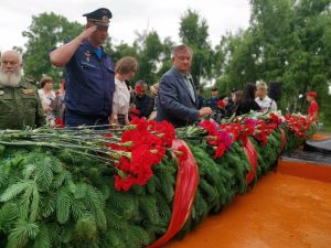 В День памяти и скорби, 22 июня, состоялась церемония возложения гирлянды и цветов к памятнику-мемориалу воинам-артёмовцам, погибшим в годы Великой Отечественной войны.