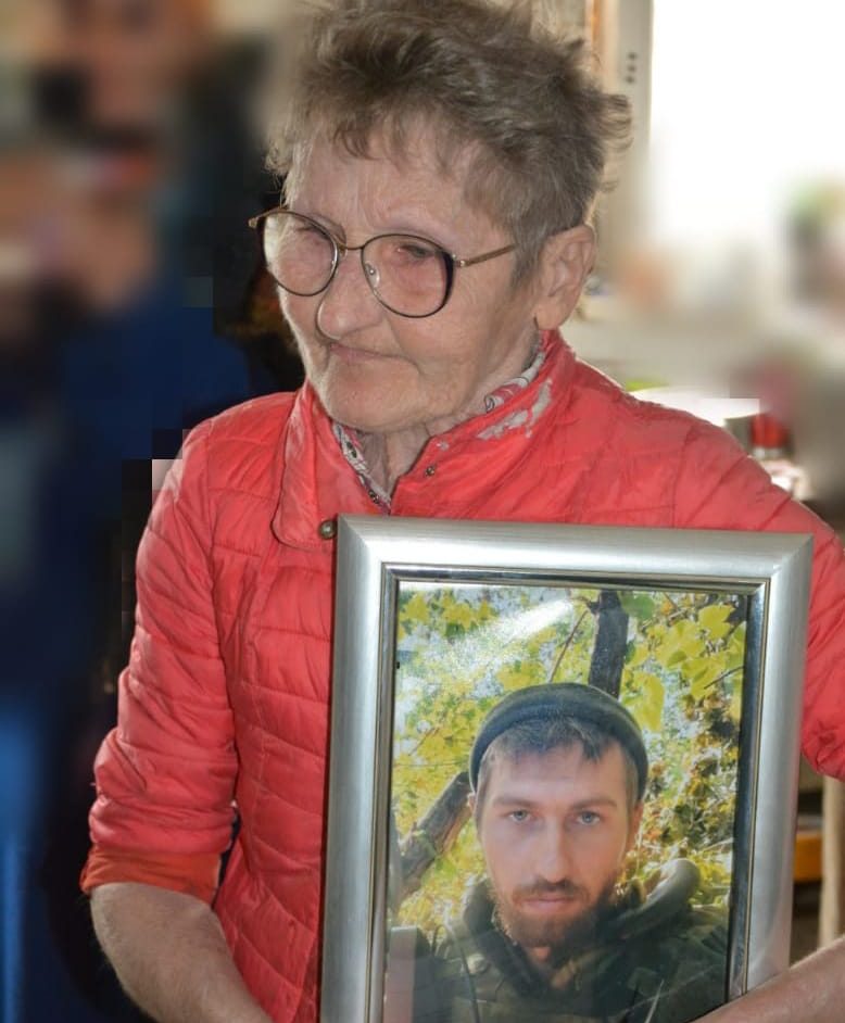 В Артеме государственную награду вручили матери погибшего в ходе СВО военнослужащего