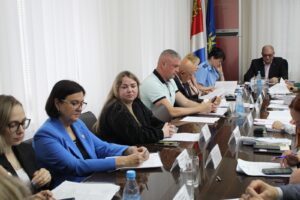 Заседание постоянной комиссии Думы Артема по вопросам законности и защиты прав граждан состоялось сегодня, 25 июня, под председательством депутата Виктора Наврося