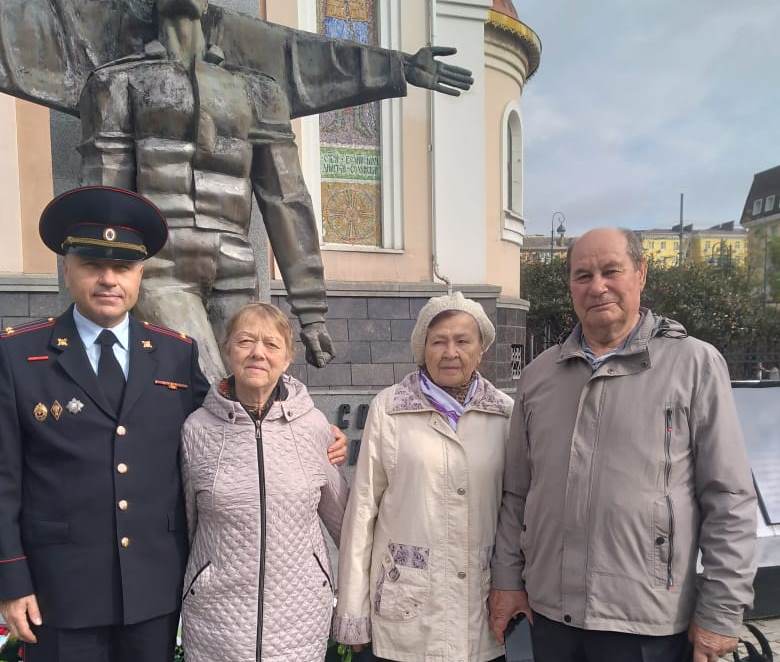 В Артеме полицейские и ветераны органов внутренних дел проводят патриотическую акцию под названием «Долг памяти»