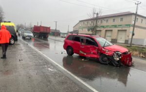 В Артеме Приморского края сотрудники Госавтоинспекции устанавливают обстоятельства ДТП, в результате которого пострадали водитель и двое несовершеннолетних пассажиров