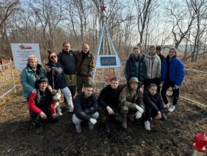 Активные жители села Кневичи навели порядок на памятном месте