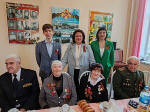 Митинг в честь 80-тетия Победы и церемония возложения цветов к памятнику жителям, погибшим на фронтах Великой Отечественной войне состоялся в территориальном управлении «Артёмовский»