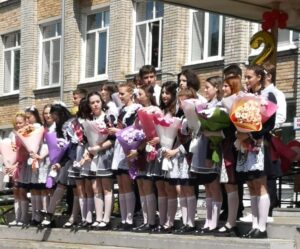 В артёмовских школах прозвенели последние звонки