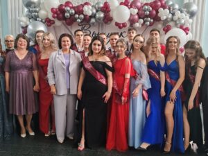 Выпускники Артёма получили аттестаты