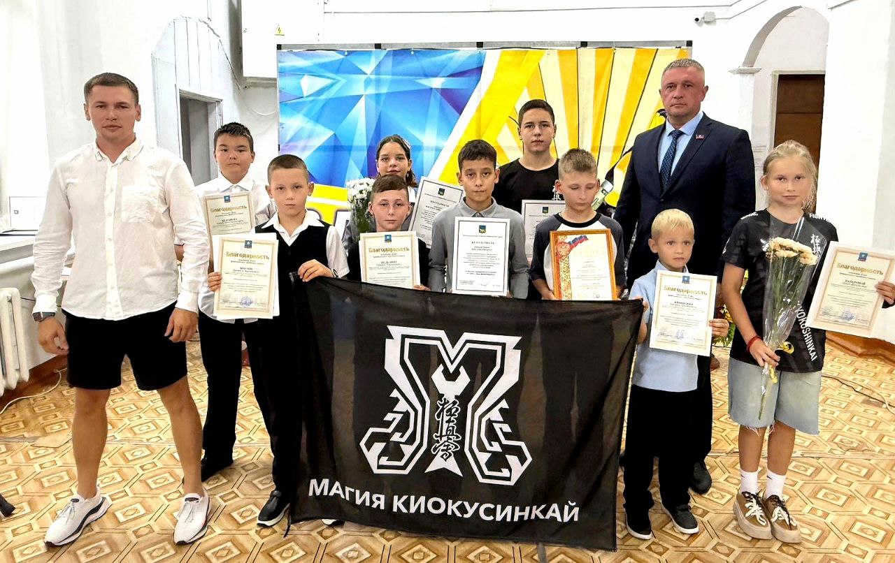 Депутат Думы Александр Корнеев наградил юных спортсменов