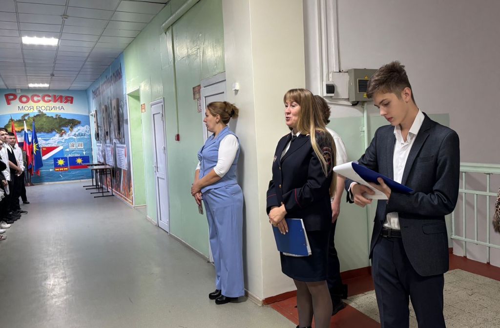 В Артеме Приморского края участковые уполномоченные полиции приняли участие в социальном проекте «Такая работа»