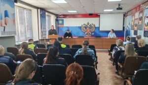 В Артеме Приморского края полицейские, в рамках патриотического воспитания, встретились с участником специальной военной операции