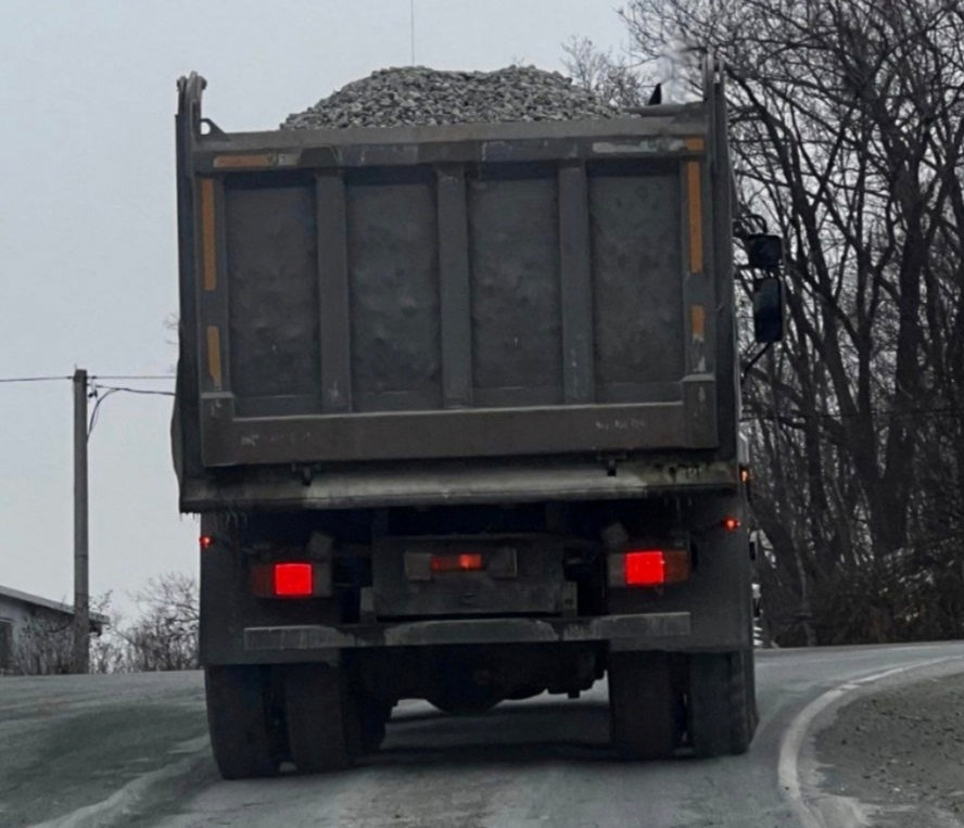 Полицейские привлекли к административной ответственности водителя грузовика, нарушившего Правила дорожного движения