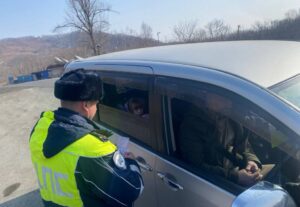 В Артеме сотрудники Госавтоинспекции проводят рейдовые мероприятия по профилактике детского травматизма