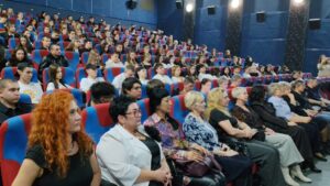 Полицейские и общественники поздравили студентов-правоведов с вручением дипломов в Артеме Приморского края