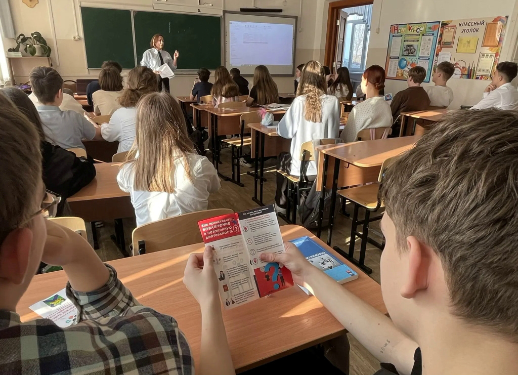 В Артеме Приморского края полицейские и общественники проводят антинаркотические мероприятия под названием «Просто скажи НЕТ!»