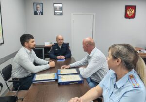 В Артеме Приморского края полицейские поблагодарили местных жителей за помощь, оказанную при задержании правонарушительницы