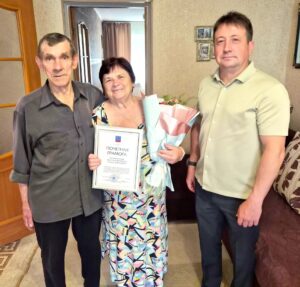 Депутаты Думы города Артёма поздравили супругов-юбиляров