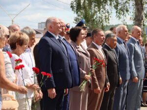 Торжественный митинг в преддверии Дня города и Дня шахтёра прошёл у мемориала «Шахтёрская слава»