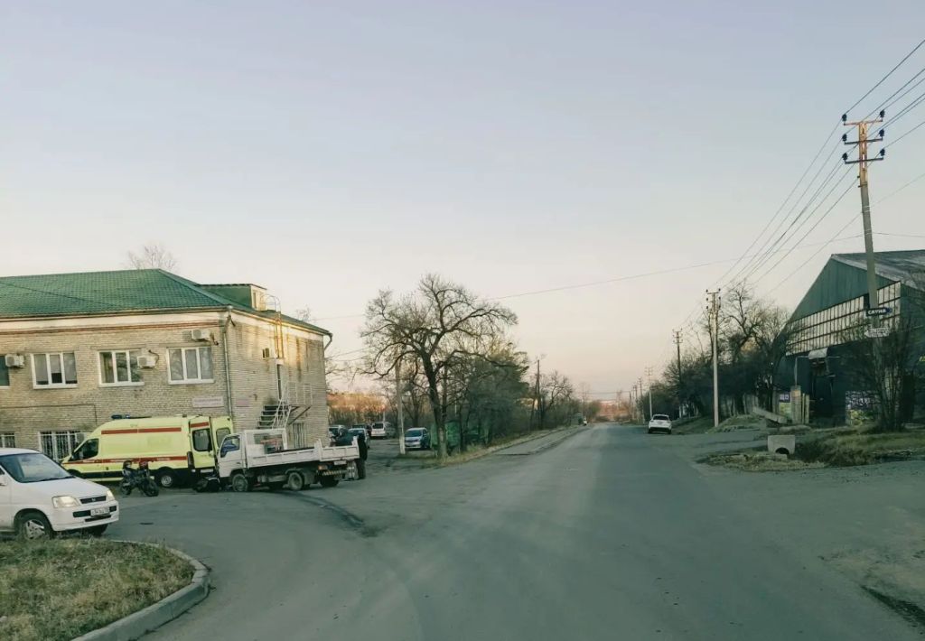 Госавтоинспекция Артема устанавливает обстоятельства ДТП, спровоцированного мотоциклистом без прав