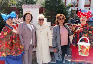 В Артёме поздравили жителей старшего поколения с Днём пожилых людей