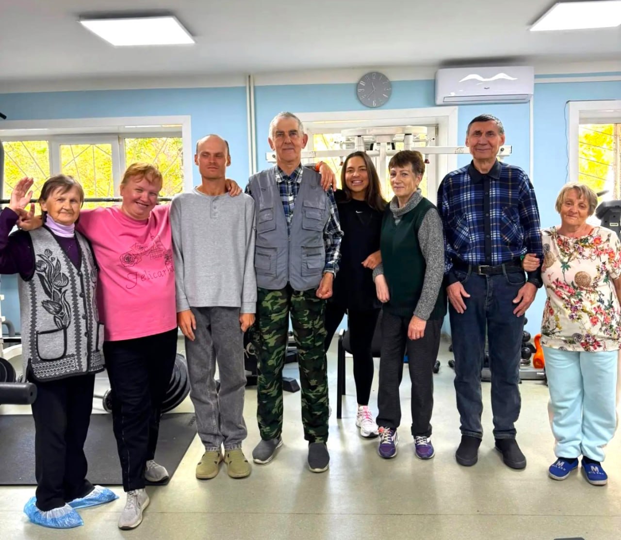 Депутат городской Думы Оксана Ладогубец регулярно проводит спортивные занятия для людей с ограниченными возможностями