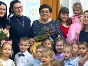 «Любовь к детям — это призвание»: Лариса Сизоненко — 47 лет в профессии воспитателя