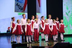 В Артёме поздравили отцов с наступающим праздником